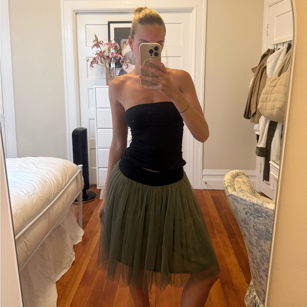 Elegant Olive Green Women's Skirt size medium